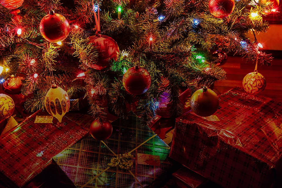 A game waiting under a Christmas tree