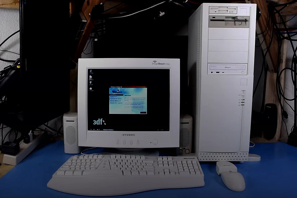 Windows 98 desktop and beige monitor